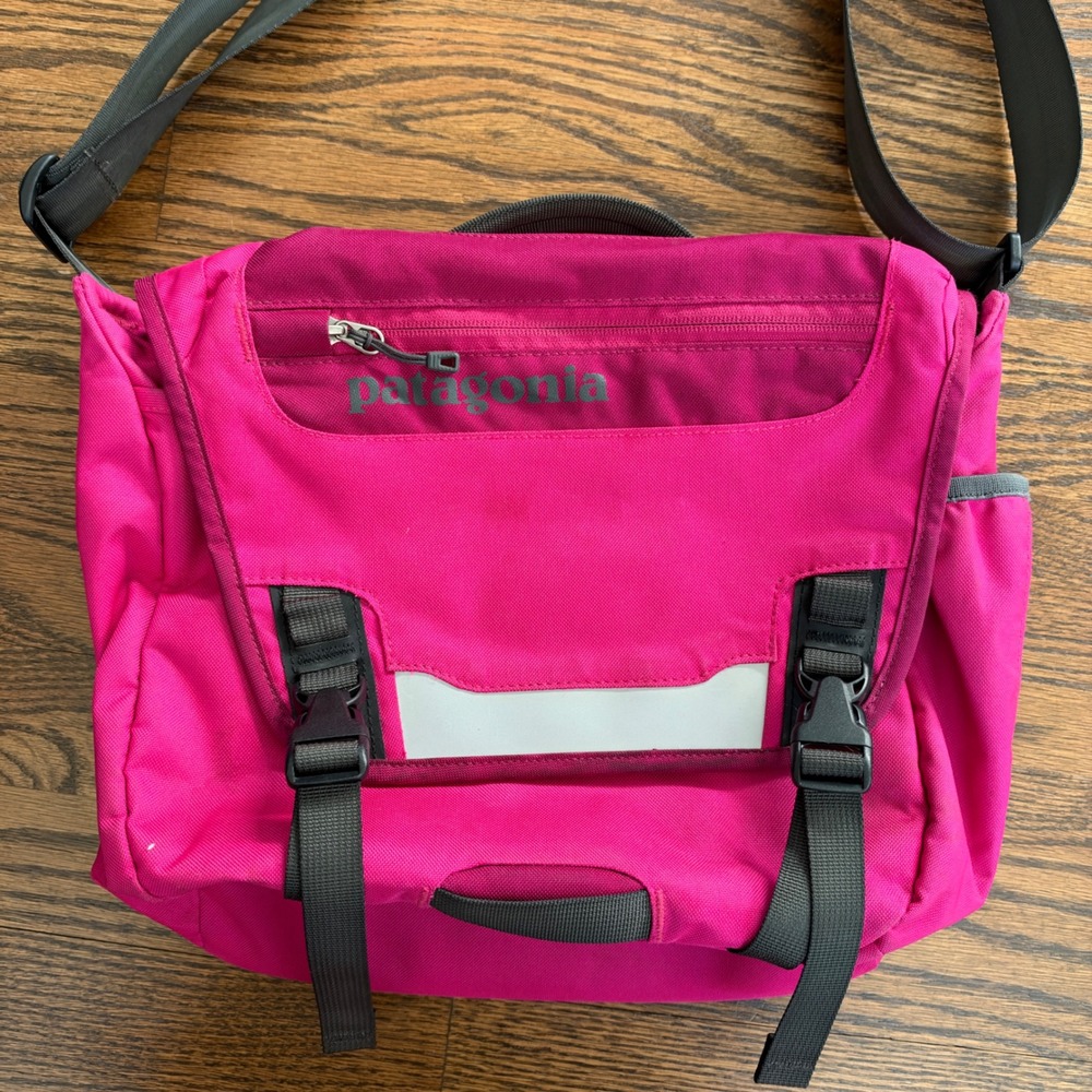Patagonia Critical Mass Messenger Bag Women Pink Laptop Gorpcore Commuter Travel